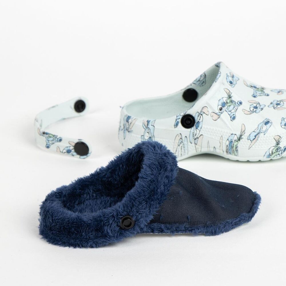 Détail du tissu doux et confortable des chaussons Stitch Disney CERDÁ