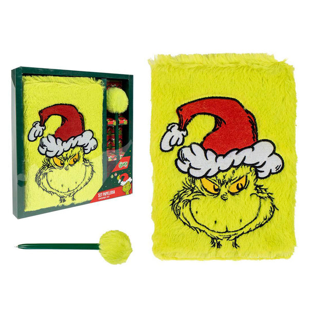 Gros plan sur le cahier Grinch avec couverture illustrée du personnage iconique de Noël