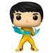 Vue rapprochée de la figurine Funko POP Bruce Lee avec détails précis et couleurs vives sur fond blanc