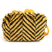 Image de la trousse vanity Le Roi Lion posée sur une surface blanche mettant en valeur ses dimensions compactes.