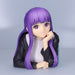 Vue latérale de la figurine Fern BANPRESTO montrant la posture dynamique et les accessoires