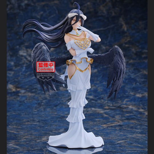 Profil latéral de la figurine Albedo Overlord montrant la qualité des finitions BANPRESTO