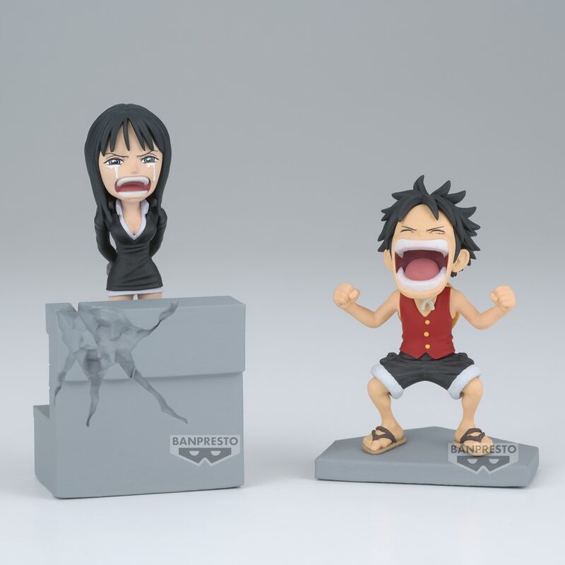 Vue de face de la figurine Luffy & Nico Robin World Collectable avec détails soignés