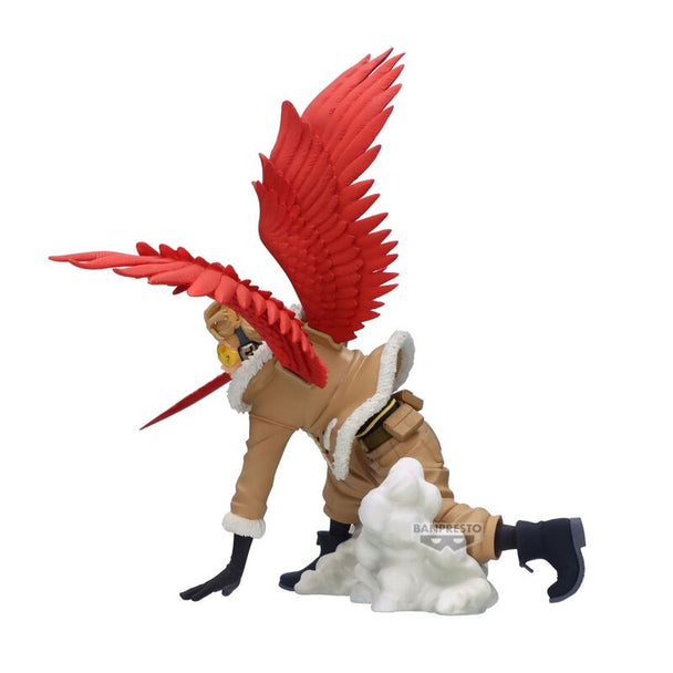 Profil gauche de la figurine Hawks BANPRESTO montrant les ailes déployées