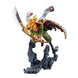 Profil gauche de la figurine Gold Roger Edward Newgate montrant son costume emblématique