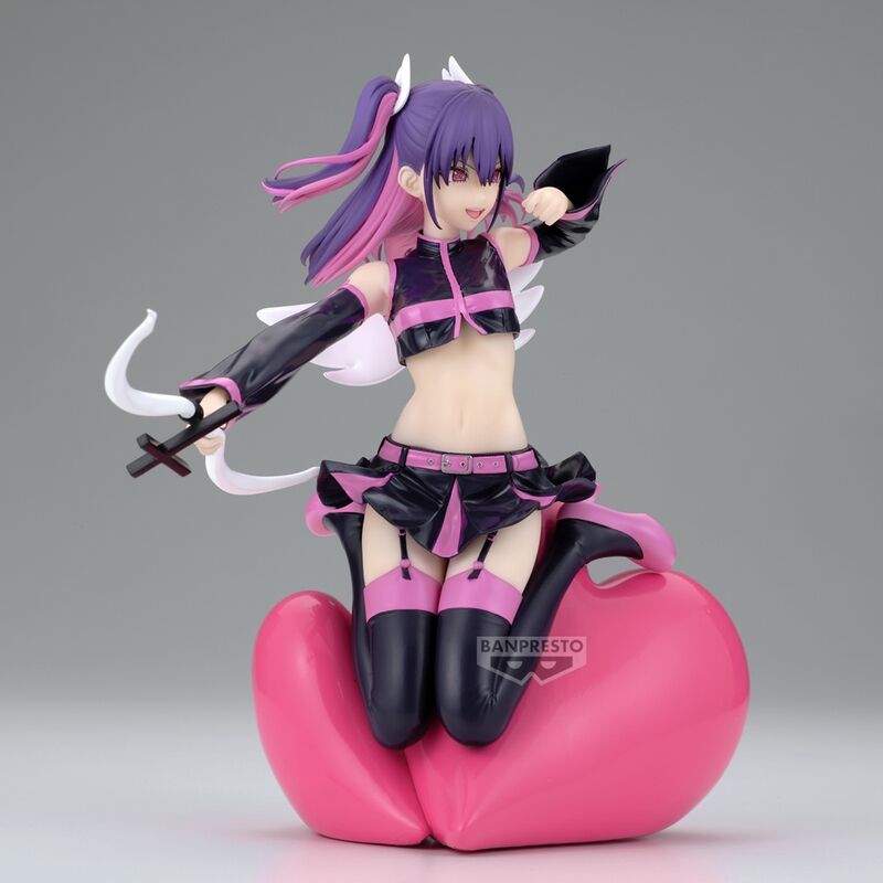 Figurine Miriella Poppin Heart posée sur socle, mettant en valeur son style séduisant et sa taille 18cm