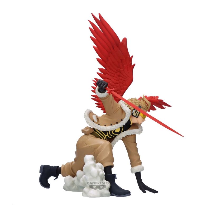 Gros plan sur le visage expressif de la figurine Hawks My Hero Academia