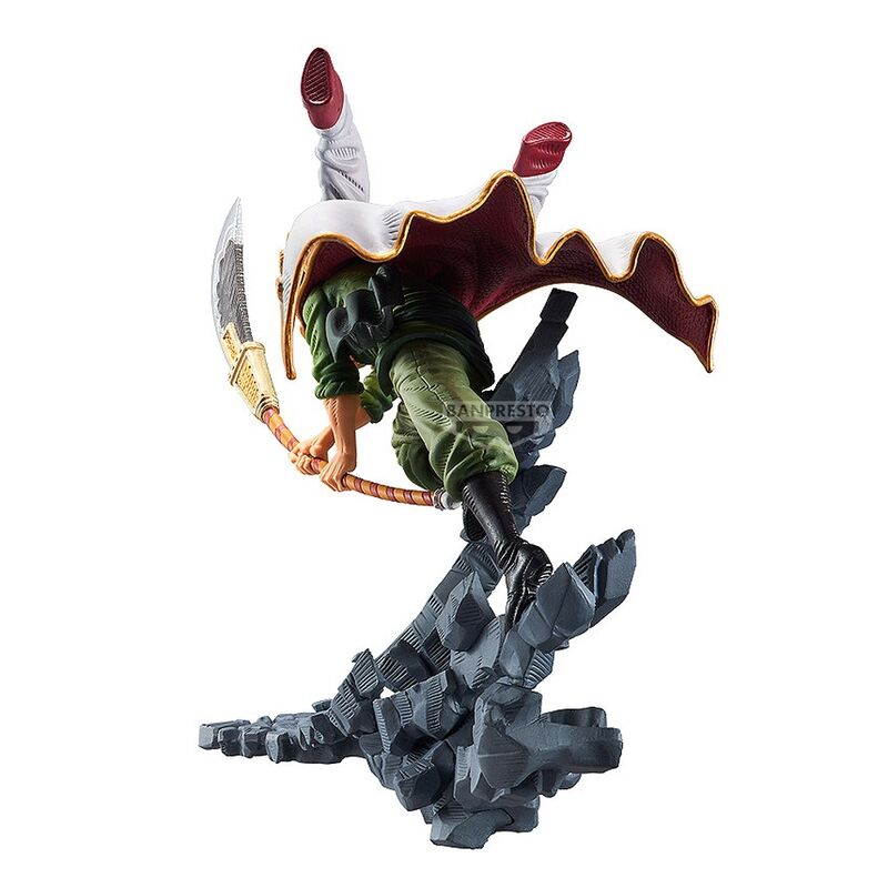 Gros plan sur le visage expressif de la figurine Gold Roger Edward Newgate One Piece