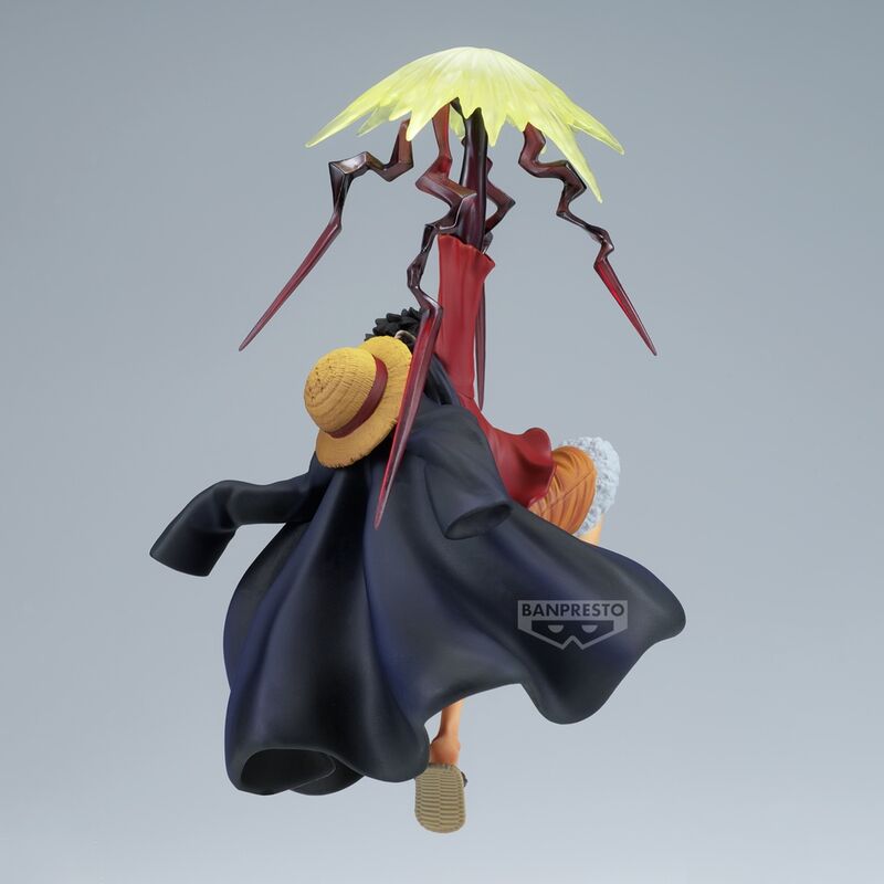 Vue de côté droite de la figurine Monkey D Luffy Battle Record avec ombrages réalistes