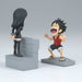 Figurine One Piece Luffy & Nico Robin exposée avec éclairage mettant en valeur ses couleurs
