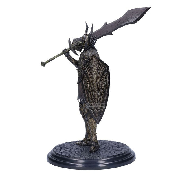 Profil gauche de la figurine Black Knight montrant les textures d'armure