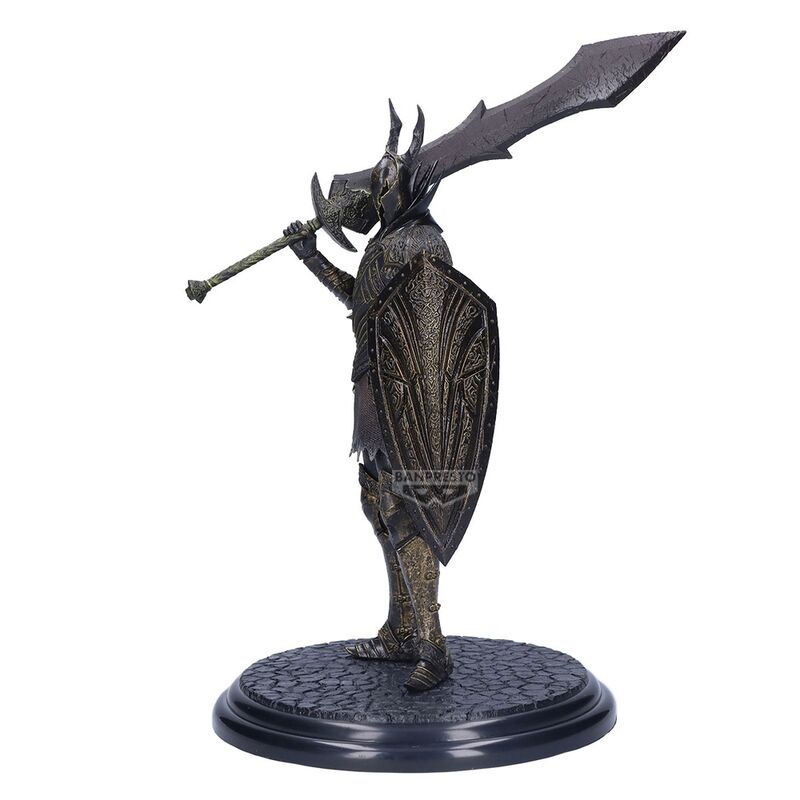 Profil gauche de la figurine Black Knight montrant les textures d'armure