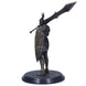 Zoom sur l'épée massive tenue par la figurine Black Knight Dark Souls