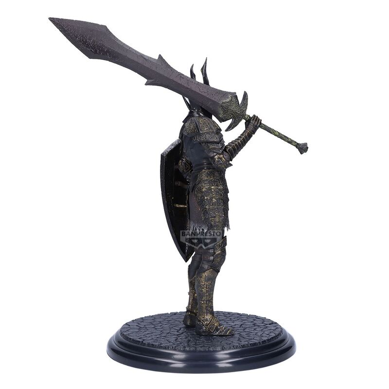Vue arrière de la figurine Black Knight avec cape et détails sculptés