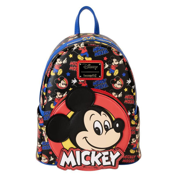 Zoom sur les appliqués et pendentifs émaillés colorés du sac à dos Loungefly Mickey and Friends