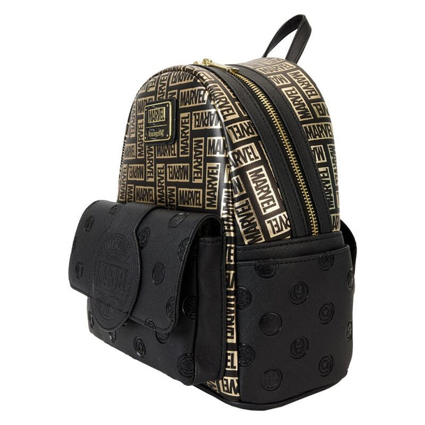 Détail des finitions dorées brillantes et de la poche avant à rabat du sac Loungefly Marvel