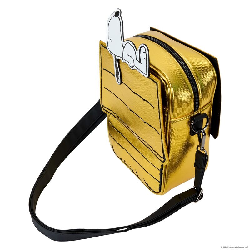 Détail du cuir texturé et des appliqués imprimés Snoopy sur le sac bandoulière Loungefly Peanuts