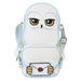 Vue de face du sac Loungefly Hedwig montrant les détails embossés et imprimés de la chouette Hedwig