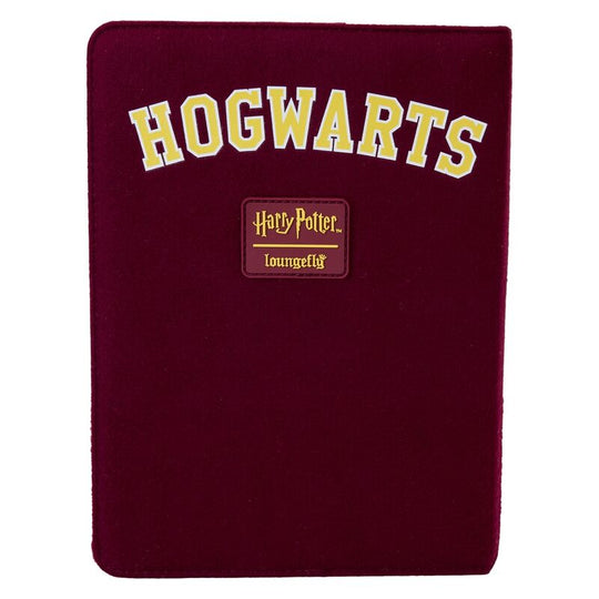 Vue détaillée du carnet Gryffindor Loungefly montrant les patchs en chenille et boutons métalliques