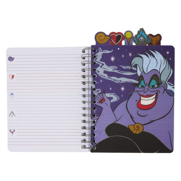 Pages lignées du carnet montrant illustrations originales des méchants Disney