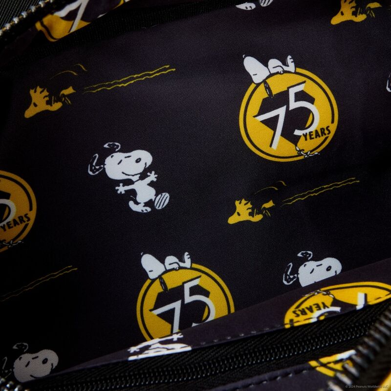 Intérieur du sac bandoulière Loungefly Snoopy avec doublure coordonnée et compartiment zippé