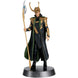Détail de la figurine Loki Marvel avec ses vêtements et accessoires caractéristiques dans sa boîte métal