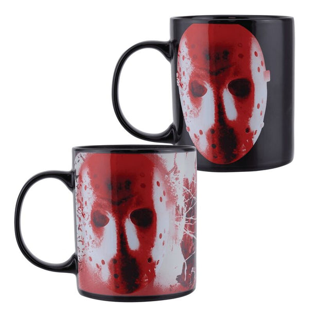 Mug en céramique Jason de Friday the 13th vu de face avec design changeant de couleur