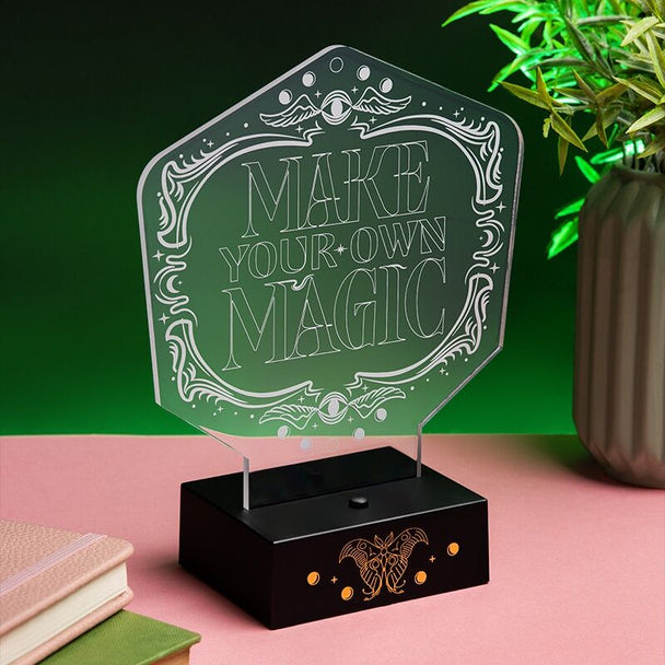 Câble USB inclus pour alimenter la lampe Elphaba Wicked PALADONE facilement