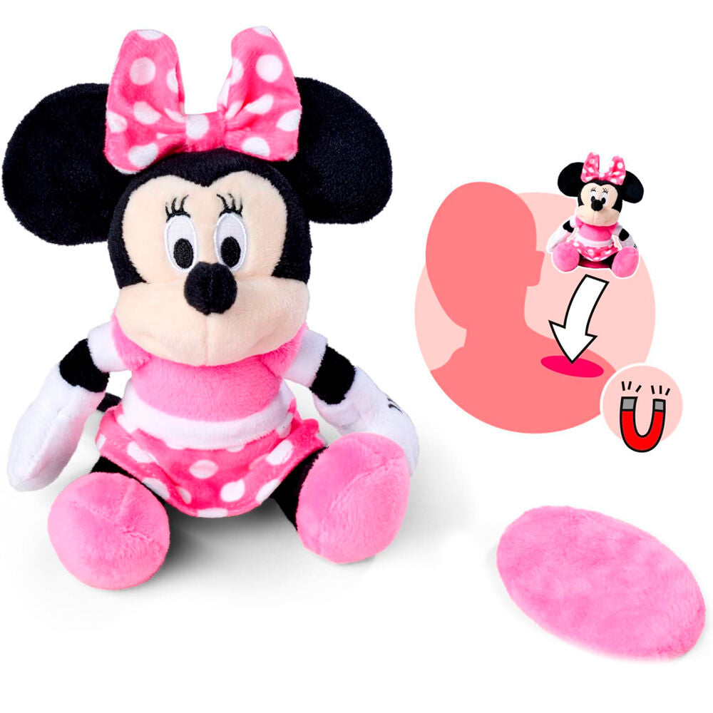 Peluche Minnie Disney posée sur une épaule, illustrant son utilisation pratique grâce à l'aimant