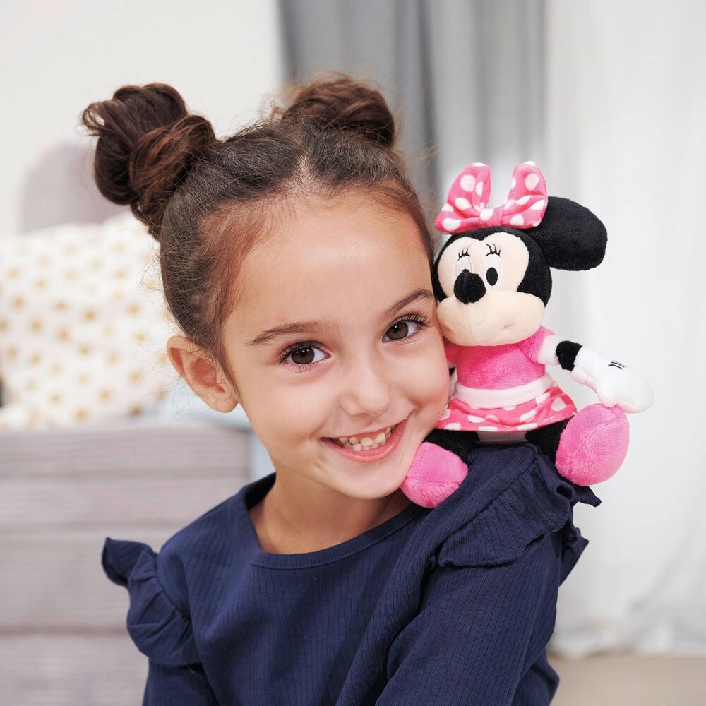 Vue arrière de la peluche Minnie Disney 12cm mettant en avant la qualité du tissu et les finitions