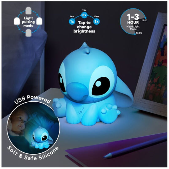 Lampe 3D Stitch posée dans une chambre d’enfant créant une ambiance chaleureuse