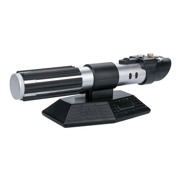 Lampe murale Star Wars Dark Vador allumée avec effet sabre laser rouge vif sur mur blanc