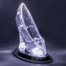 Vue rapprochée de la lampe 3D Crystal Shoe PALADONE éteinte, mettant en avant les détails précis de la forme en cristal sur un fond neutre