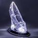 Vue rapprochée de la lampe 3D Crystal Shoe PALADONE éteinte, mettant en avant les détails précis de la forme en cristal sur un fond neutre