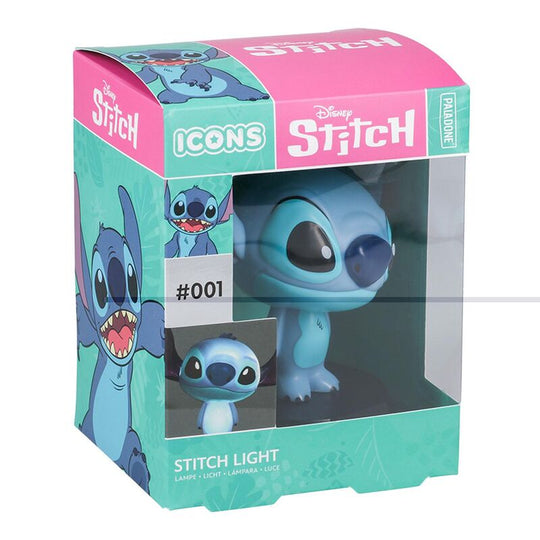 Vue rapprochée de la lampe Stitch avec ses détails colorés et sa lumière douce.