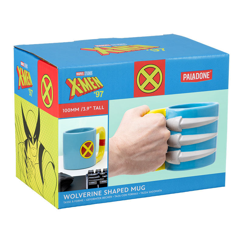 Mug Marvel Wolverine Claw rempli de café posé sur une table, ambiance geek et cosy