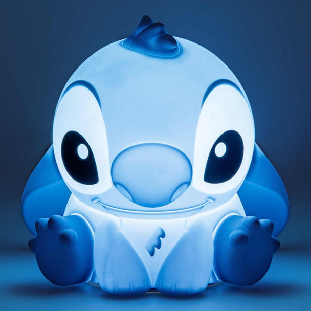Zoom sur la texture en silicone de la lampe Stitch, mettant en valeur ses détails précis