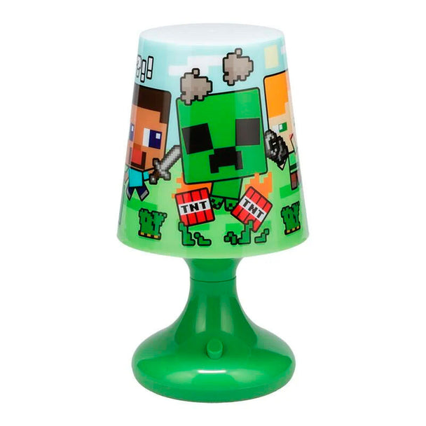 Lampe Minecraft 19 cm vue de côté, montrant son format compact et son éclairage LED fonctionnant avec 3 piles AA.