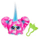 Mini Furby Furblet Dah-Tee HASBRO avec clip porte-clés attaché à un sac à dos pour enfants