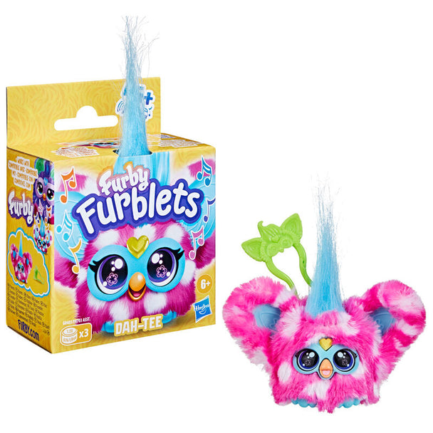 Furblet Dah-Tee mini Furby en fonctionnement avec la gemme en forme de cœur illuminée