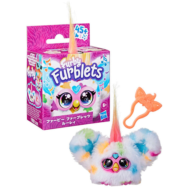 Vue rapprochée du Furblet Loo-Lay Mini Furby montrant son bec et la gemme en forme de cœur tactile