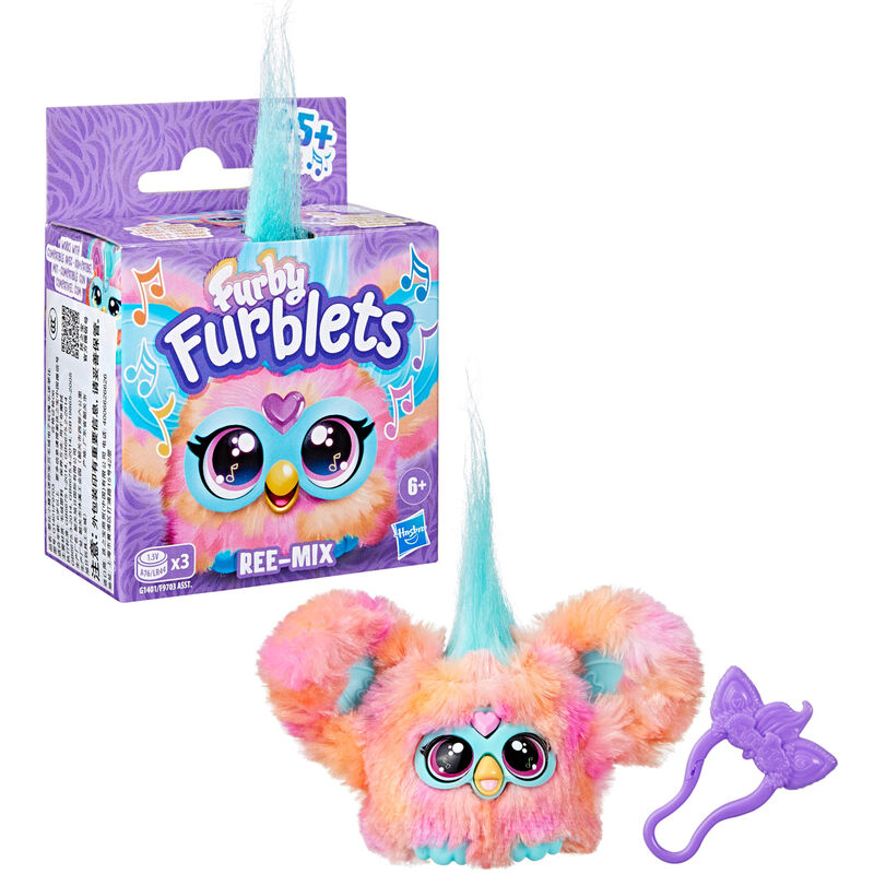 Vue rapprochée du Furblet Ree-Mix Mini Furby montrant le joyau en forme de cœur lumineux
