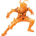 Détail des mains de la figurine Naruto Uzumaki en position de combat avec effets de vibration