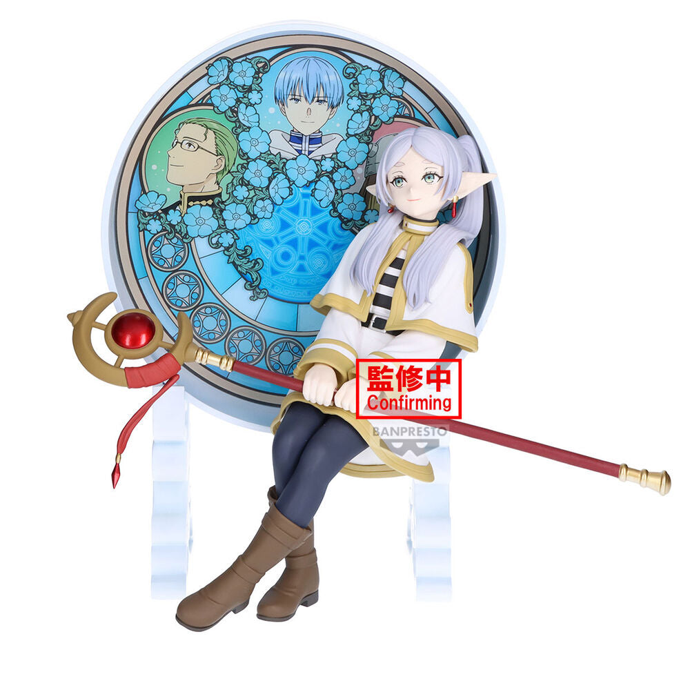 Vue de face de la figurine Frieren Glasscap 15cm de BANPRESTO, montrant les détails du visage et des vêtements.