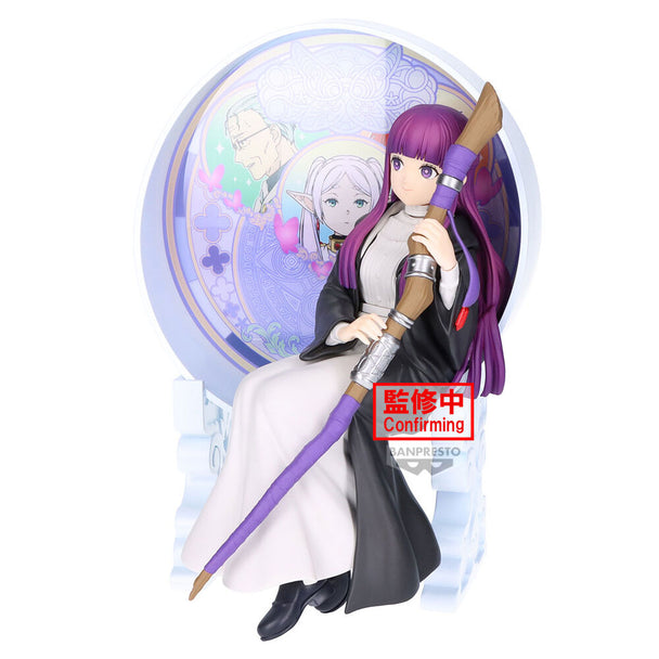 Profil gauche de la figurine Fern Glasscap montrant la posture dynamique et les accessoires