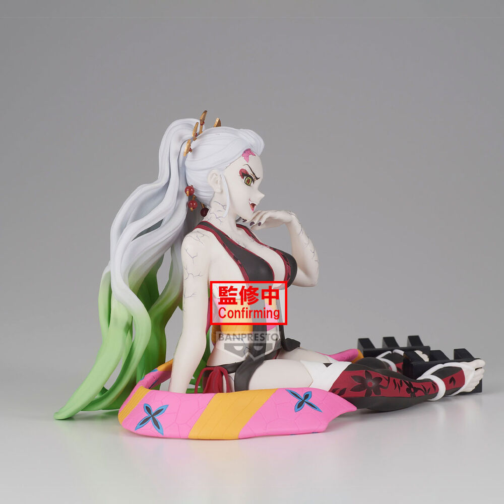 Vue arrière de la figurine Daki Demon Slayer mettant en valeur la texture et les couleurs