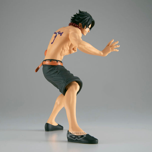 Zoom sur le visage expressif de la figurine Portgas D. Ace de 13cm par BANPRESTO