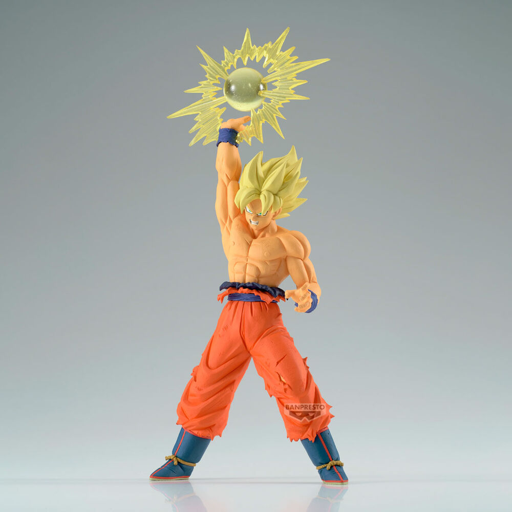 Zoom sur le visage expressif de la figurine Son Goku Dragon Ball Z avec finition soignée