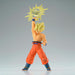 Zoom sur le visage expressif de la figurine Son Goku Dragon Ball Z avec finition soignée