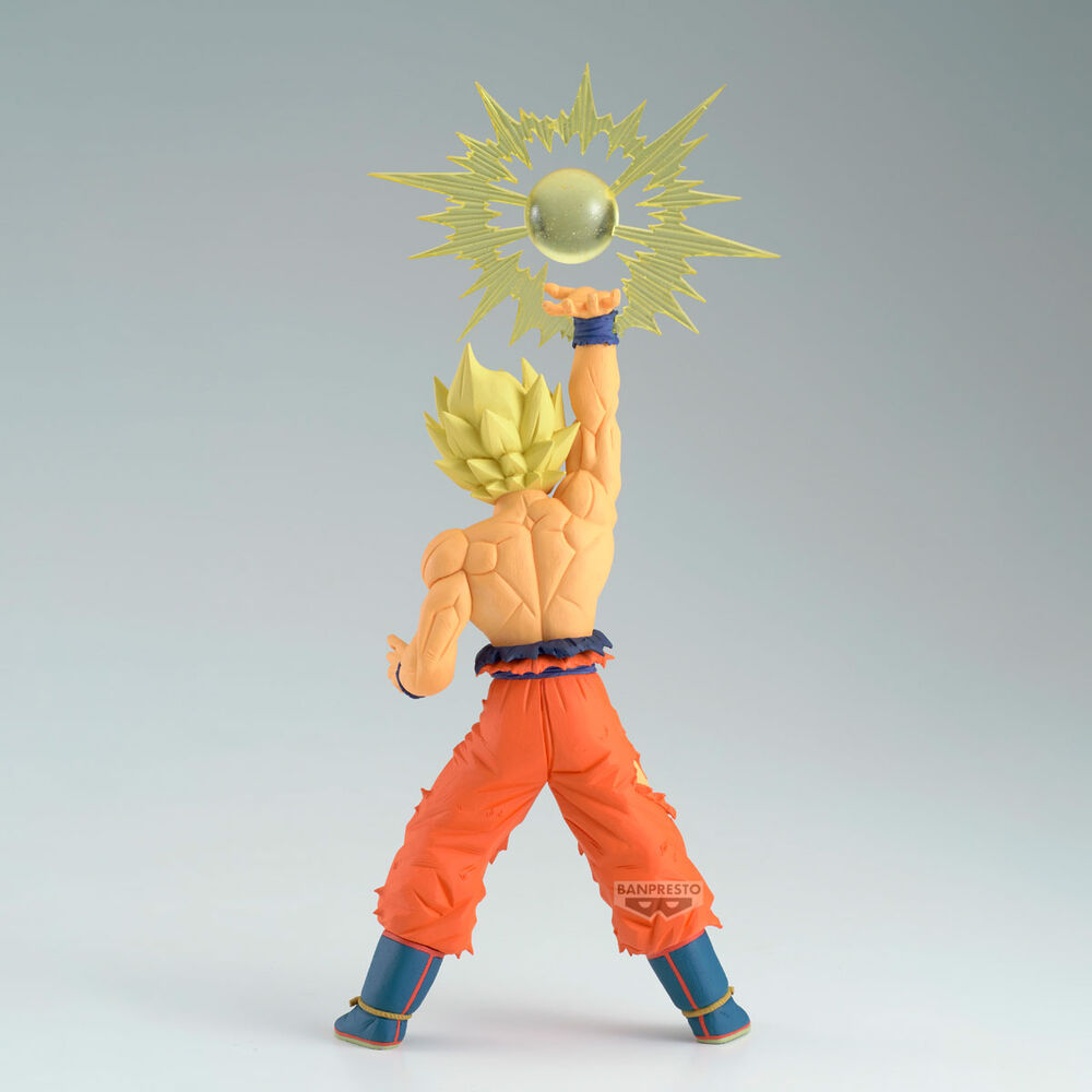 Vue arrière de la figurine Son Goku 17cm montrant les détails de sa tenue et coiffure